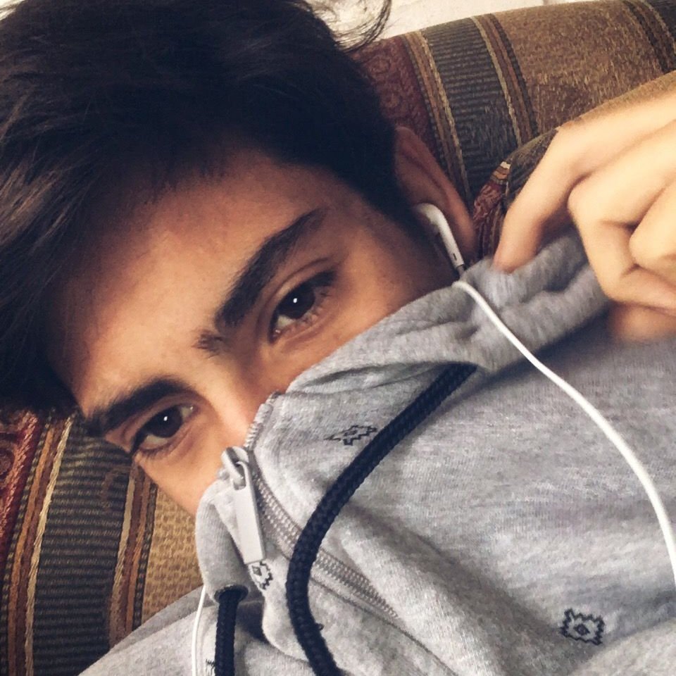 Мальчик с разными эмоциями