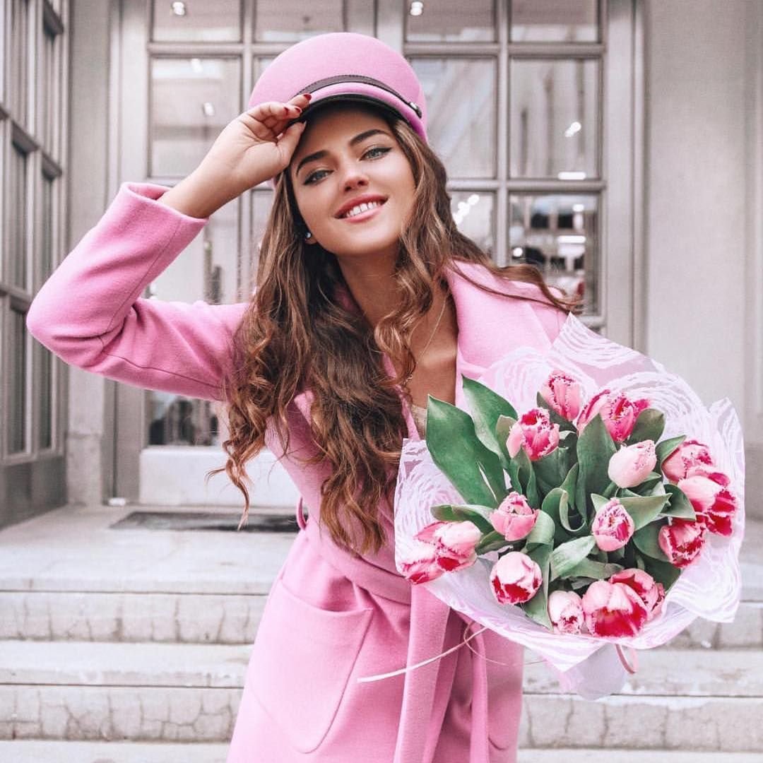 Милые девушки спиной