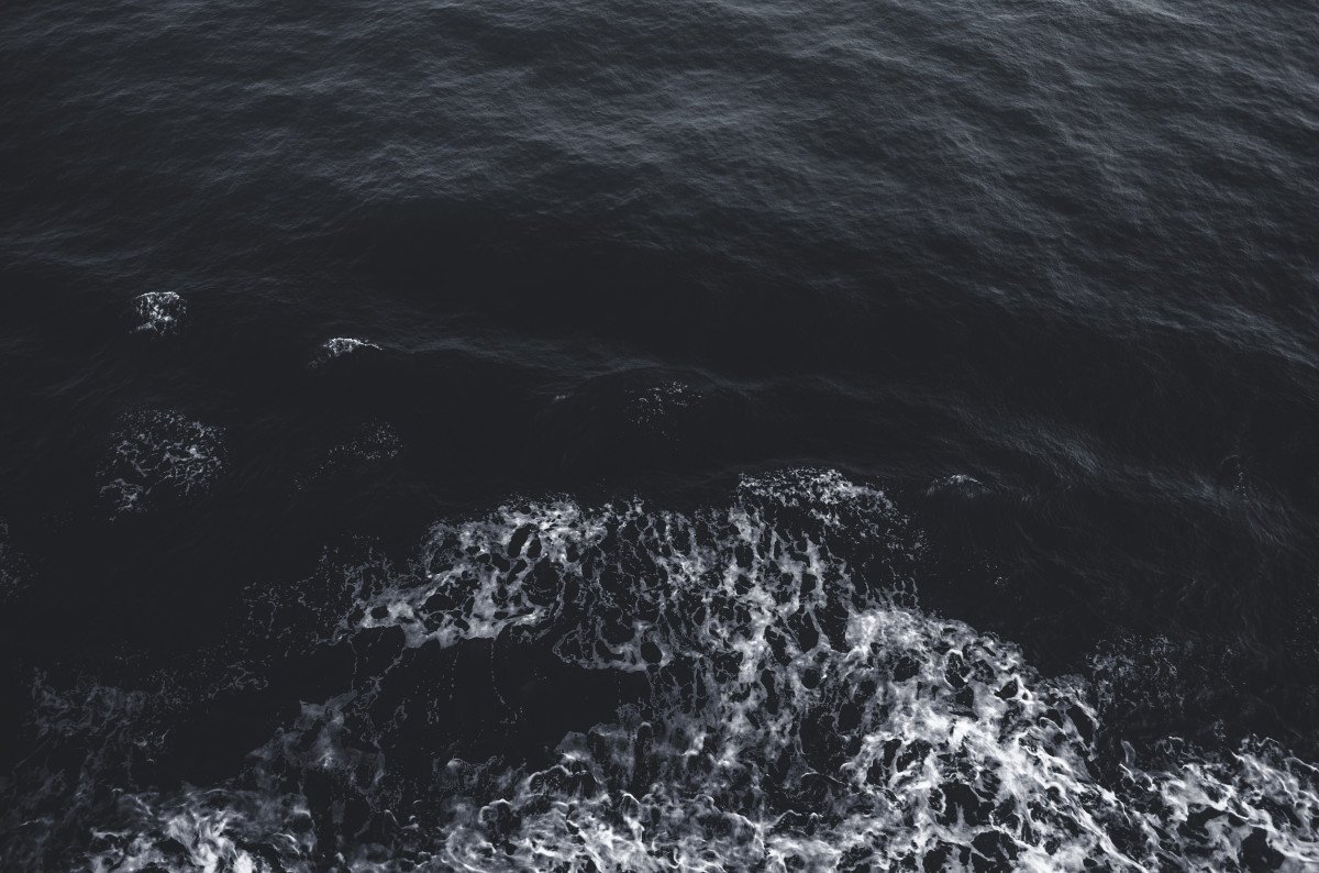 Темное море Эстетика