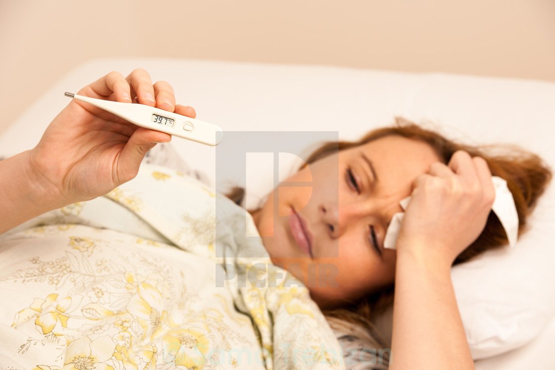 Девушка болеет