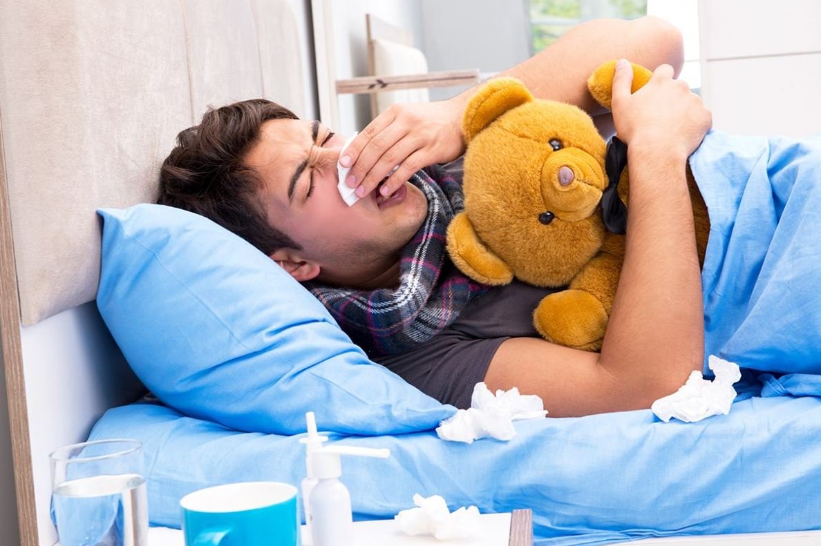 Девушка болеет температурит