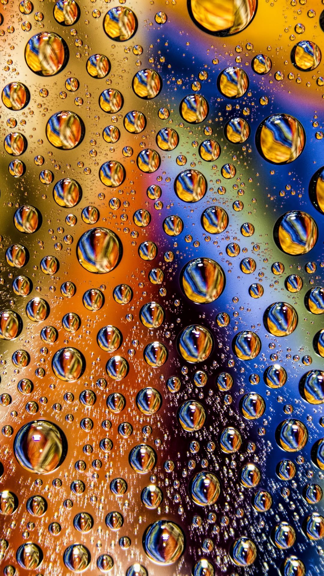 Разноцветные капли воды