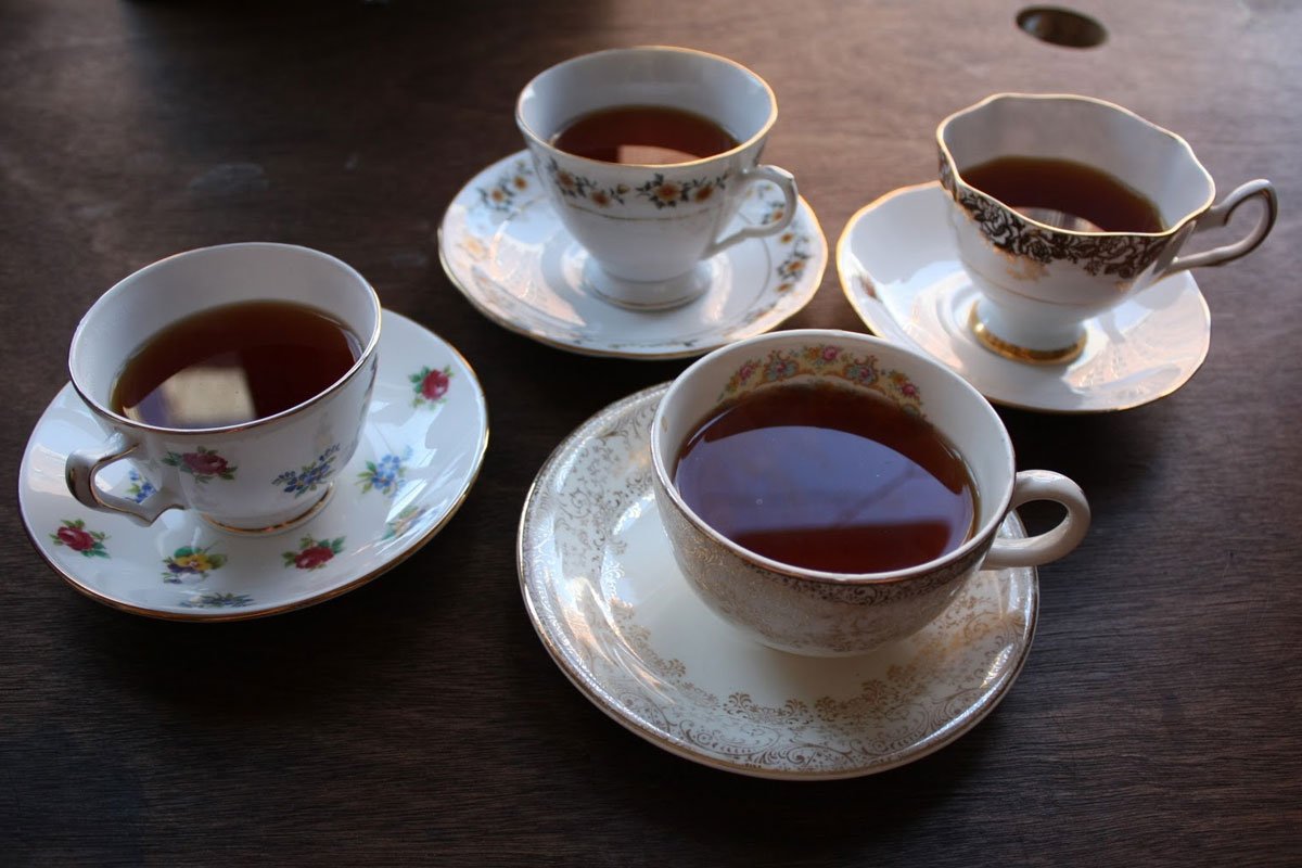 Две чашки чая