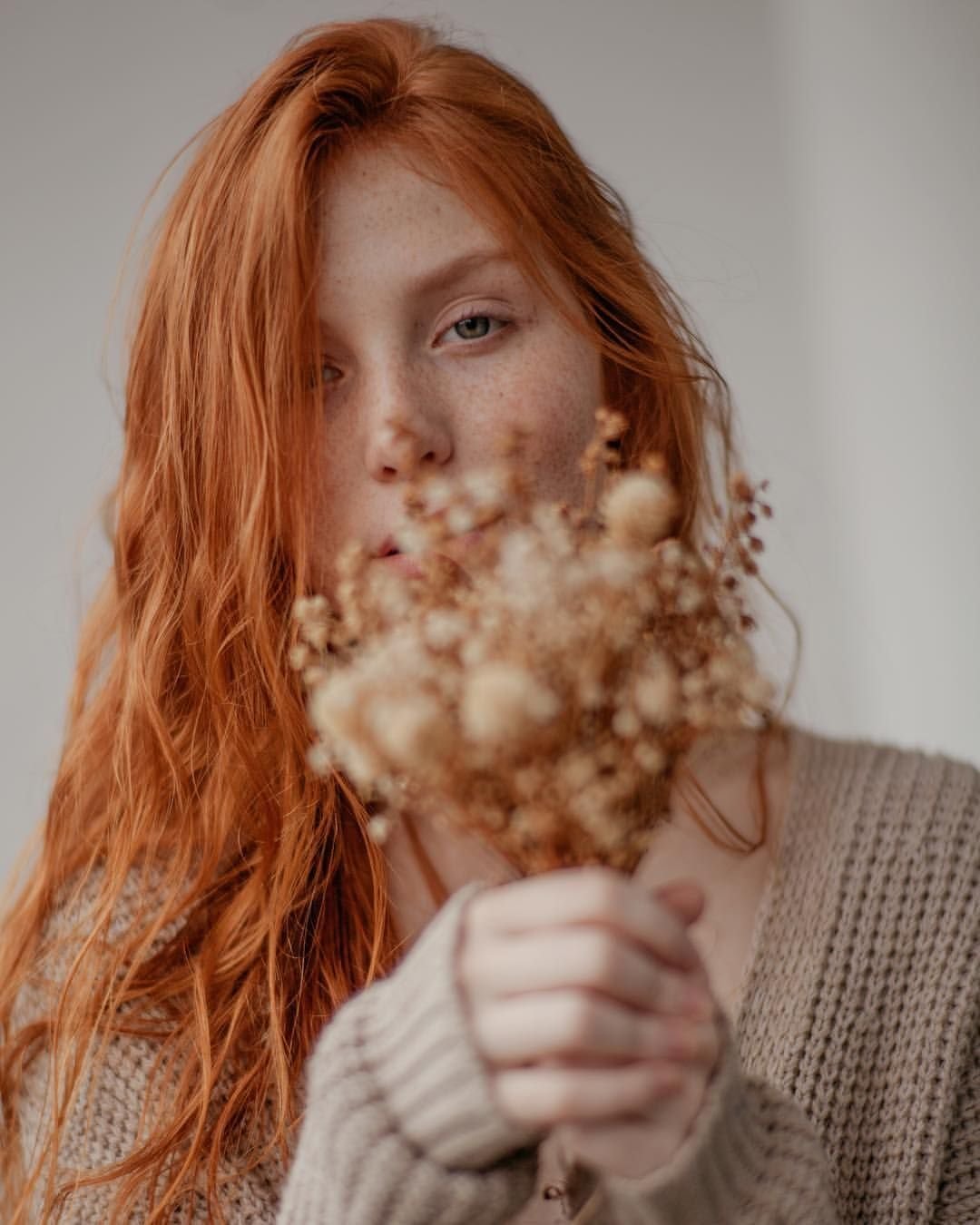 Рыжеволосая девушка Эстетика