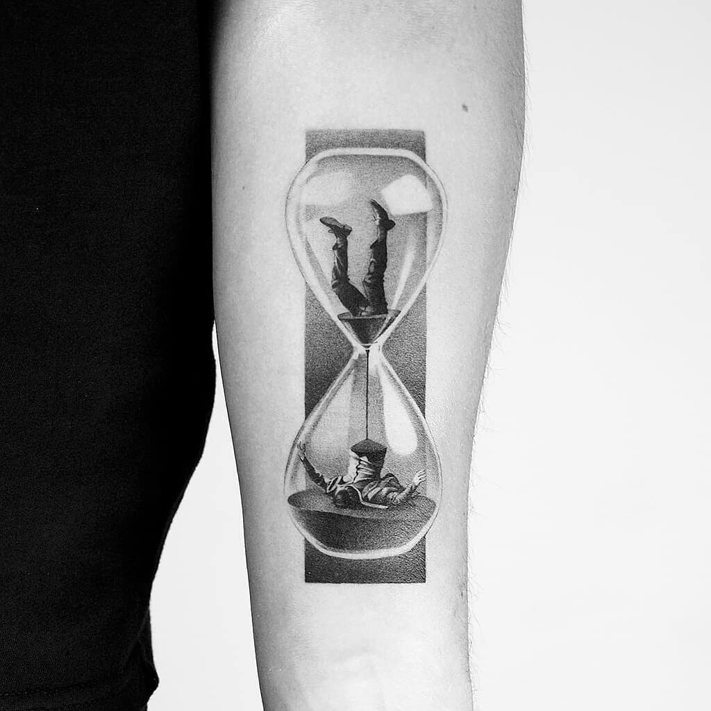 Песочные часы черно белые