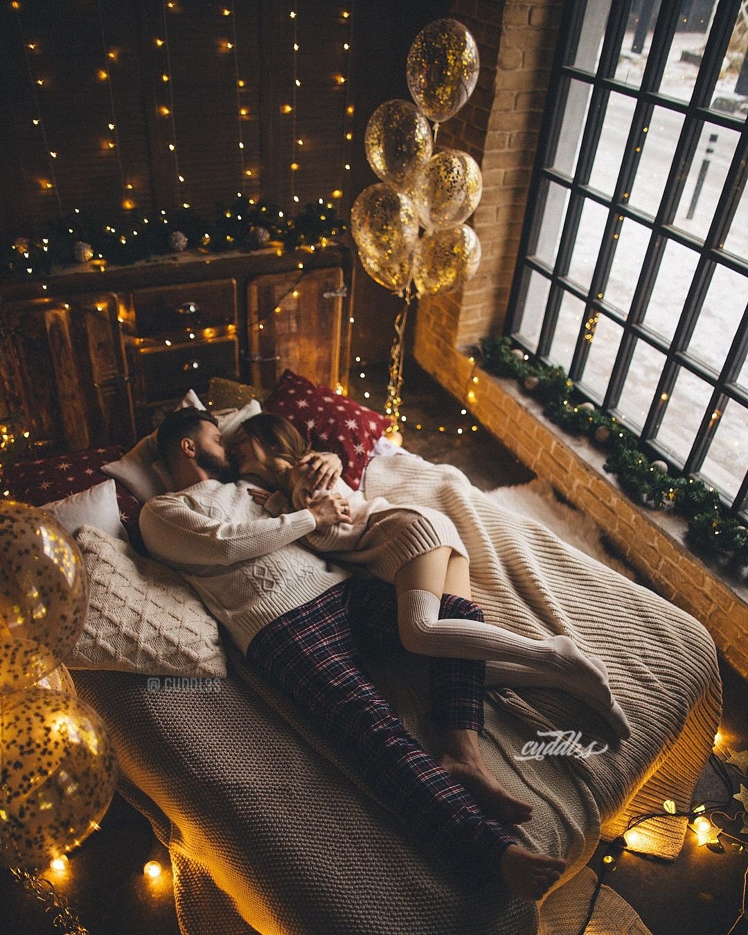 Бокал шампанского на море