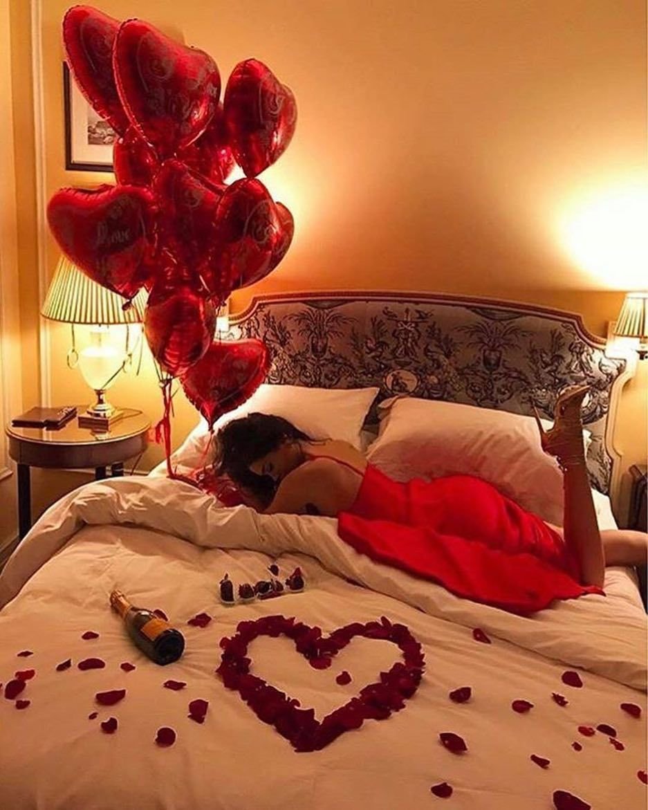 Влюбленные в ночном городе