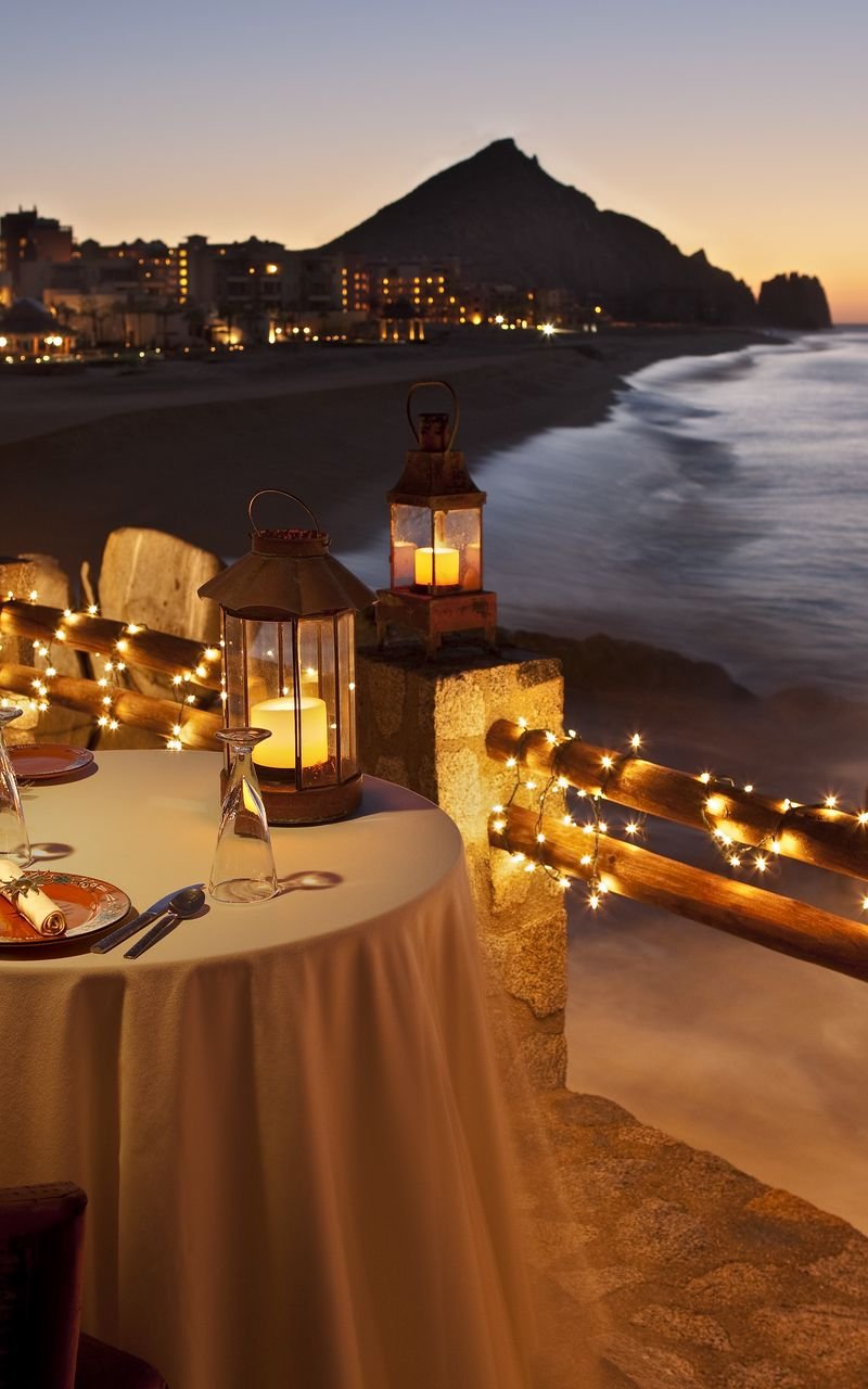 Романтический ужин на берегу