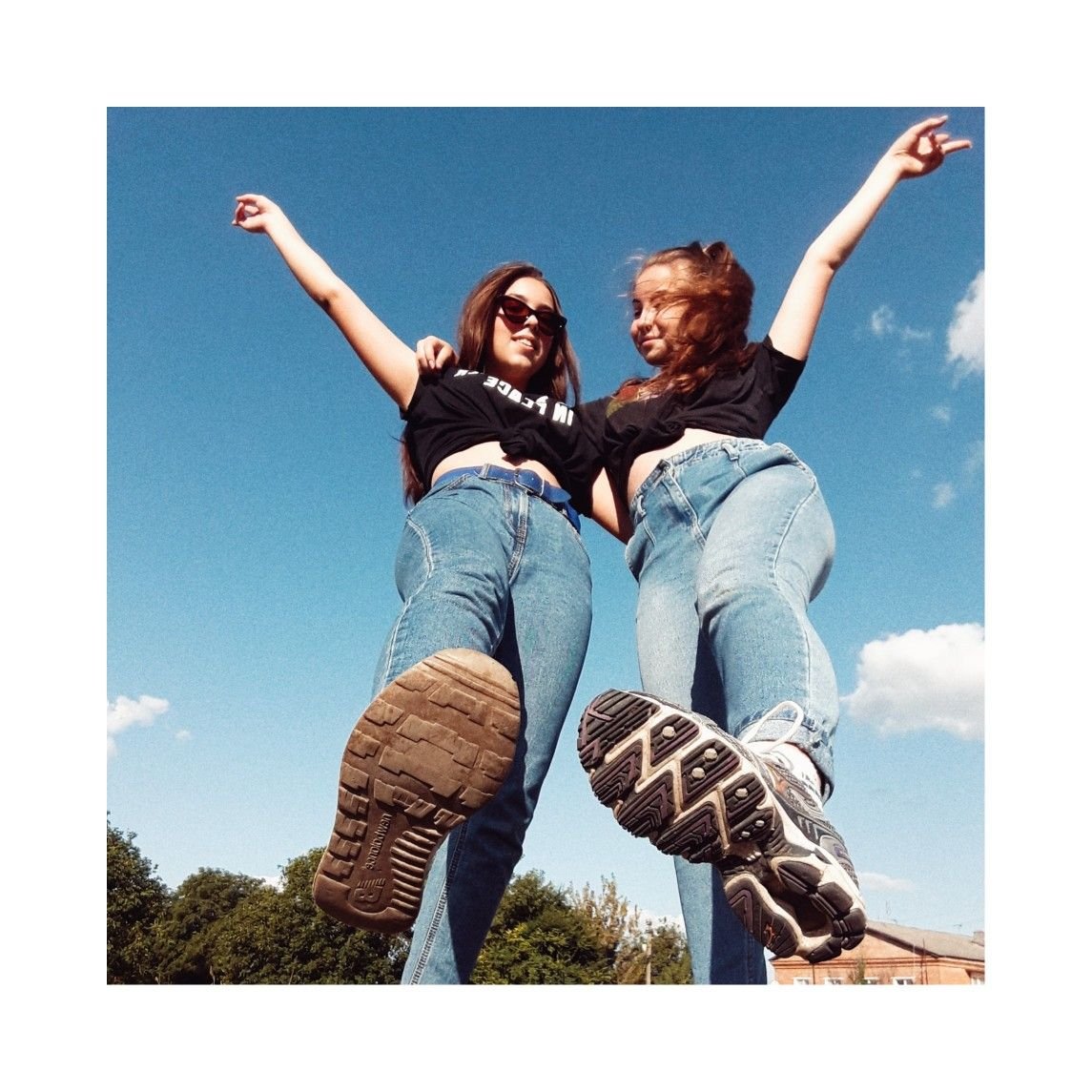 Подруги со спины