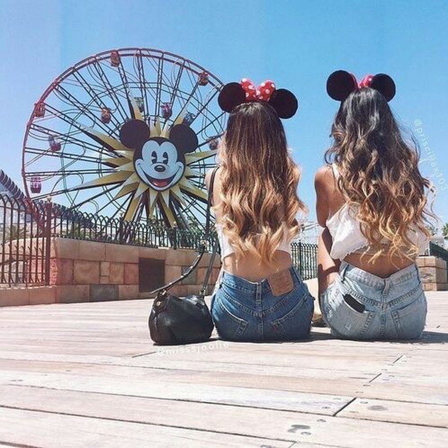 Подруги со спины