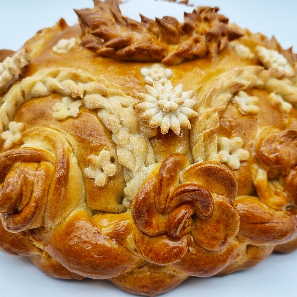 Необычное украшение каравая