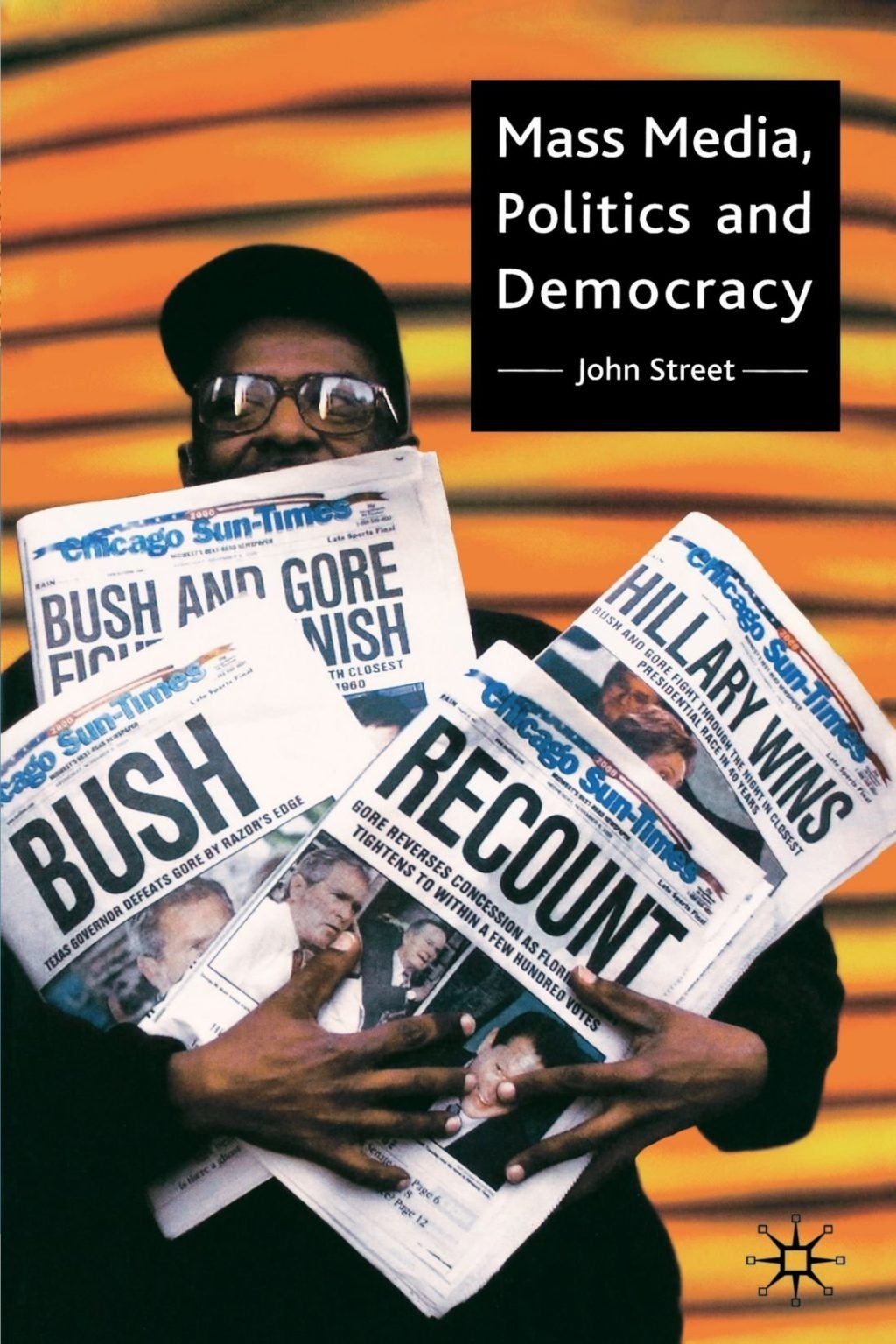 На голубом фоне журналистика