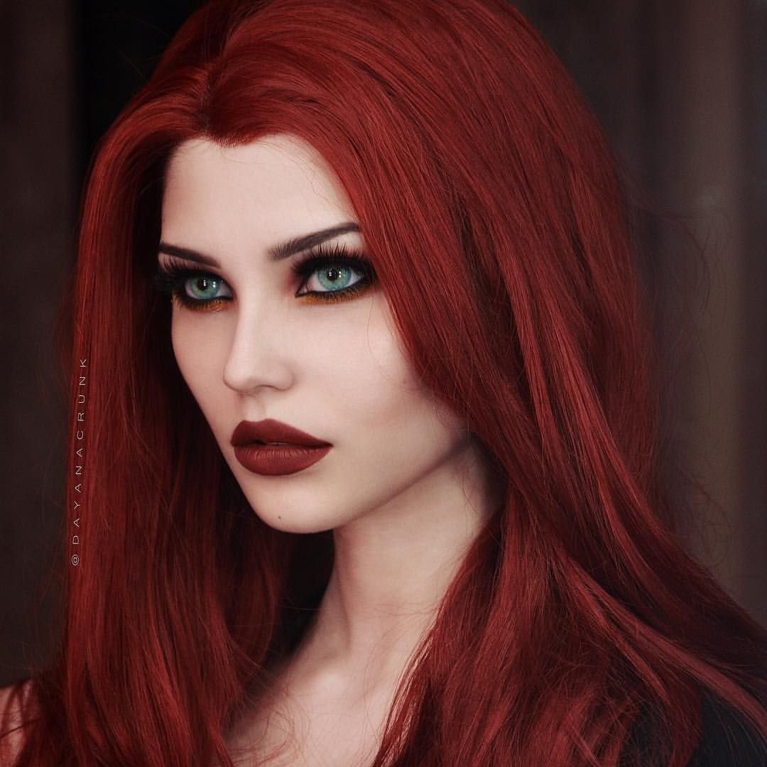 Рыжеволосые девушки в зеленом