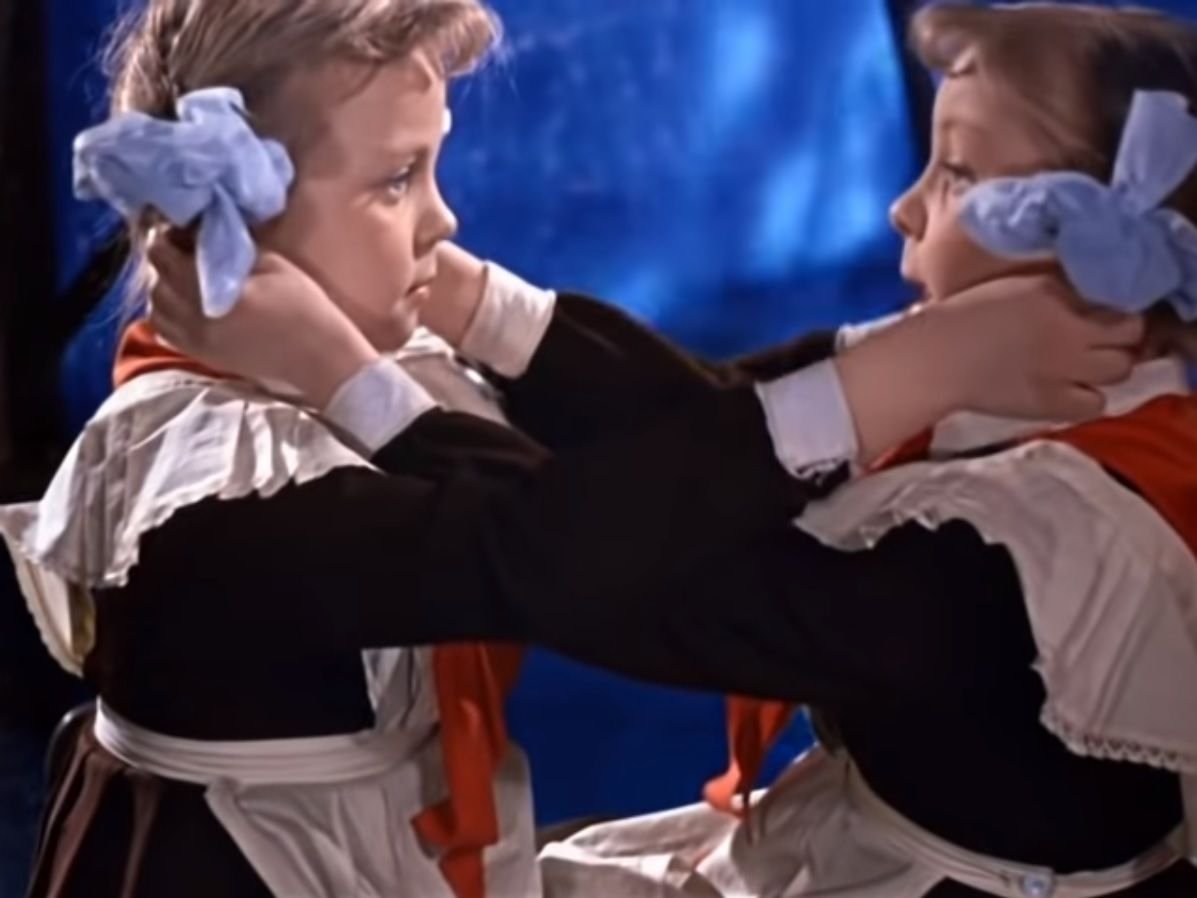 Оля и Яло королевство кривых зеркал