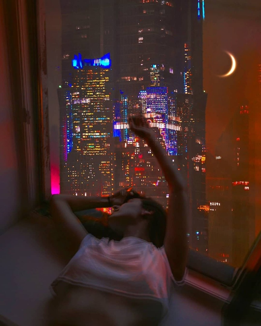 Вид ночного города из окна