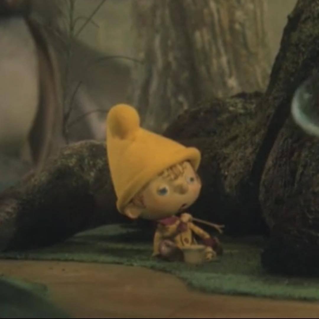 Гном в синей шапочке