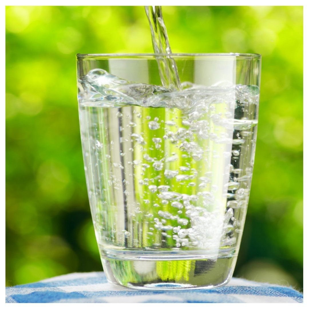 Стакан воды со льдом