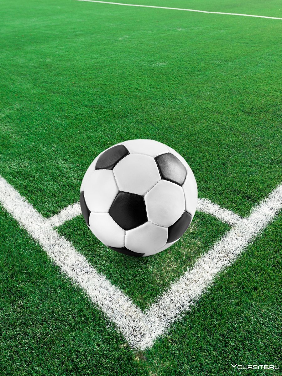 Футбольный мяч на газоне