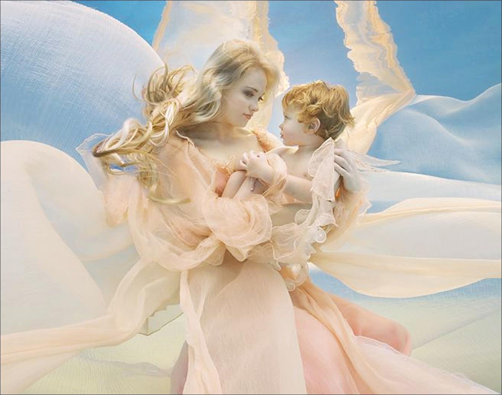 7 качеств ангелов. Мама ангел. С днем матери ангел. Ангел любви. Ангел с ребенком на руках.