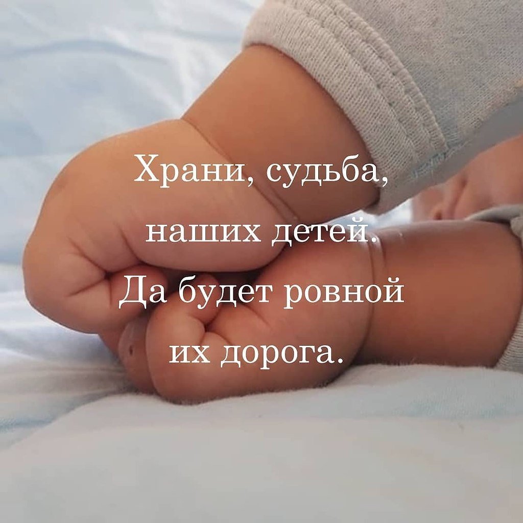 Красивая мама и малыш