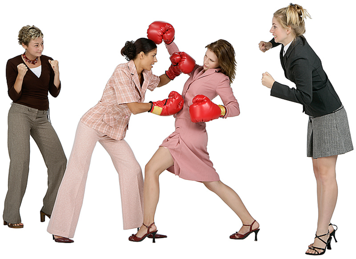 Люди в конфликтной ситуации. Ссора в коллективе. Конкуренция женщин. Конфликт в коллективе.