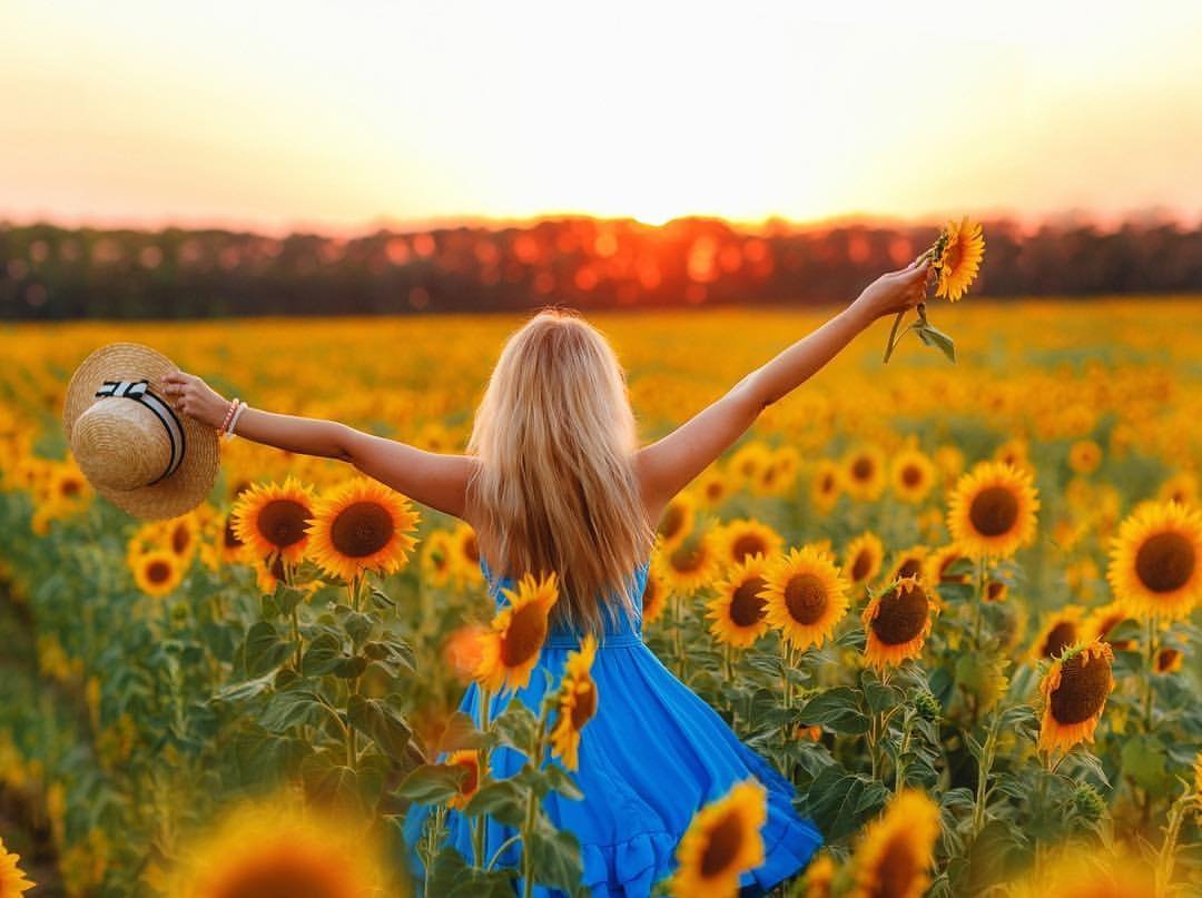 Девушка Радуга