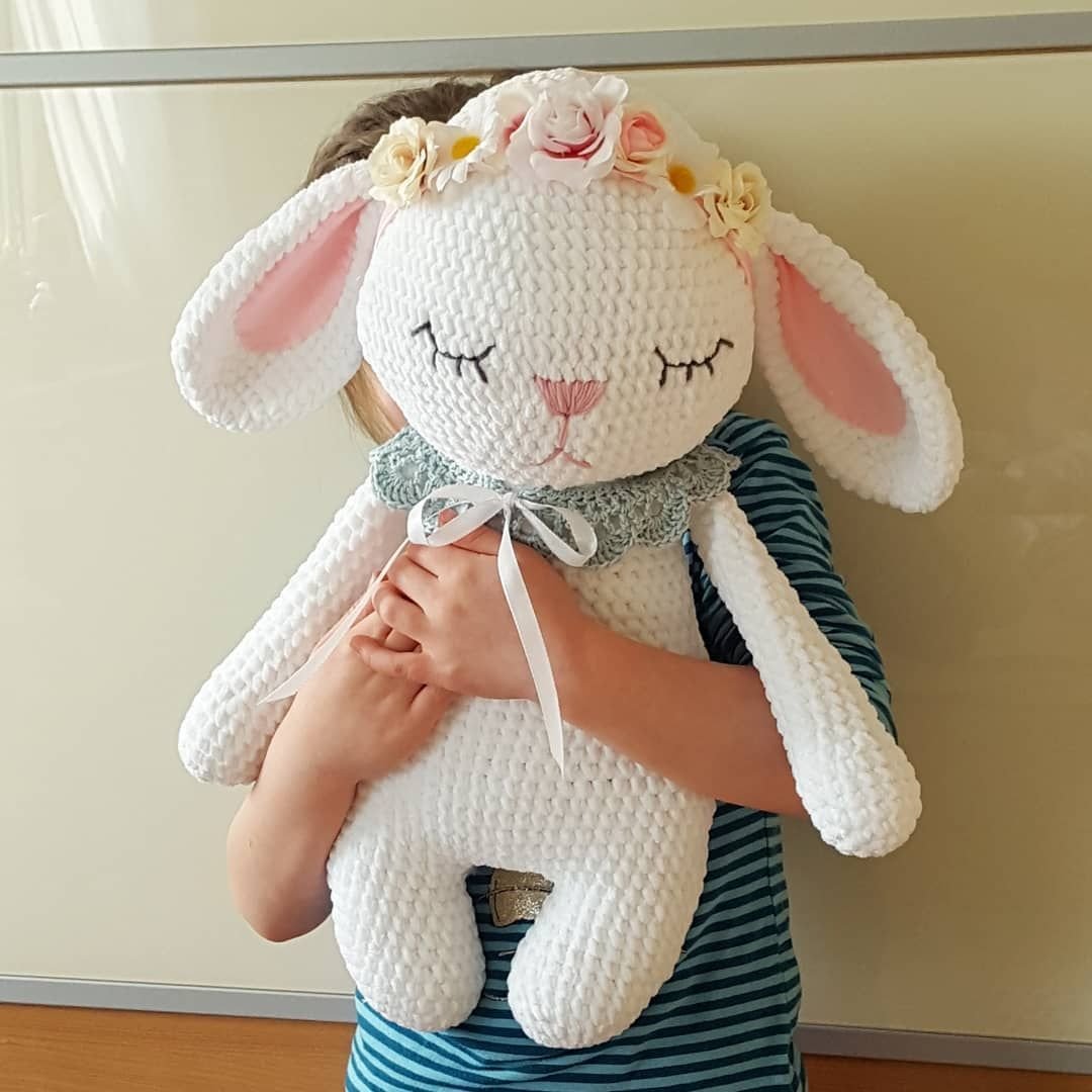 Зайка сплюшка амигурум