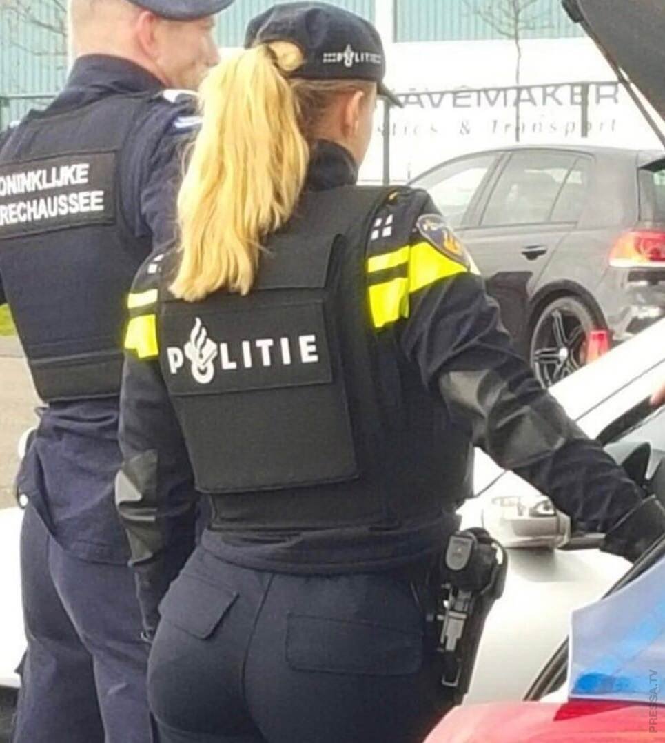 Полицейский в стрингах