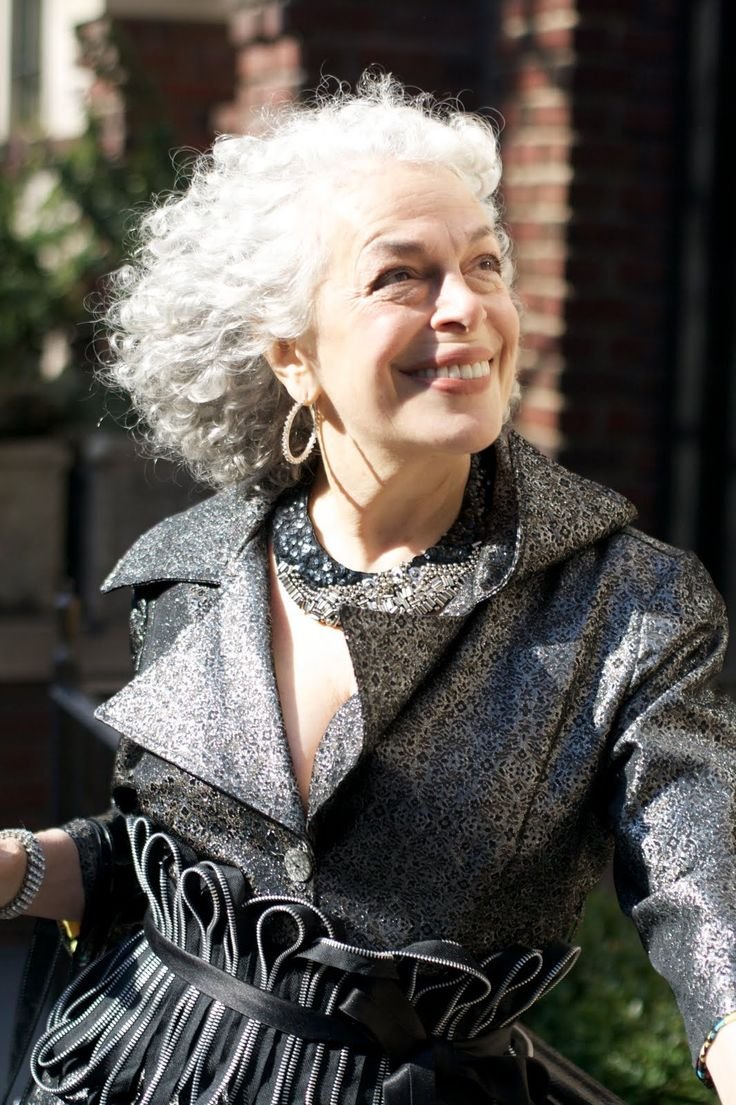 Женщина старшего возраста