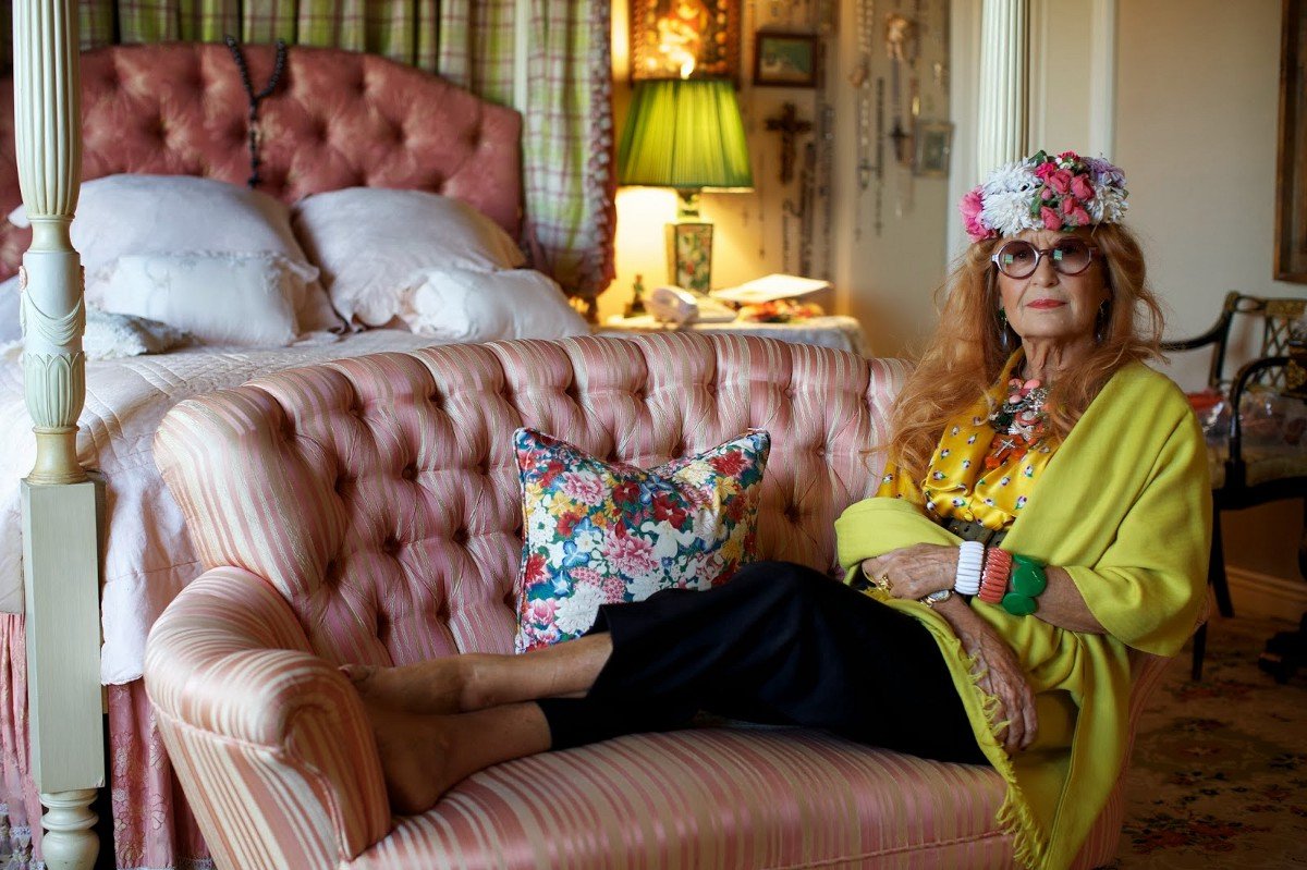 Старая богатая женщина