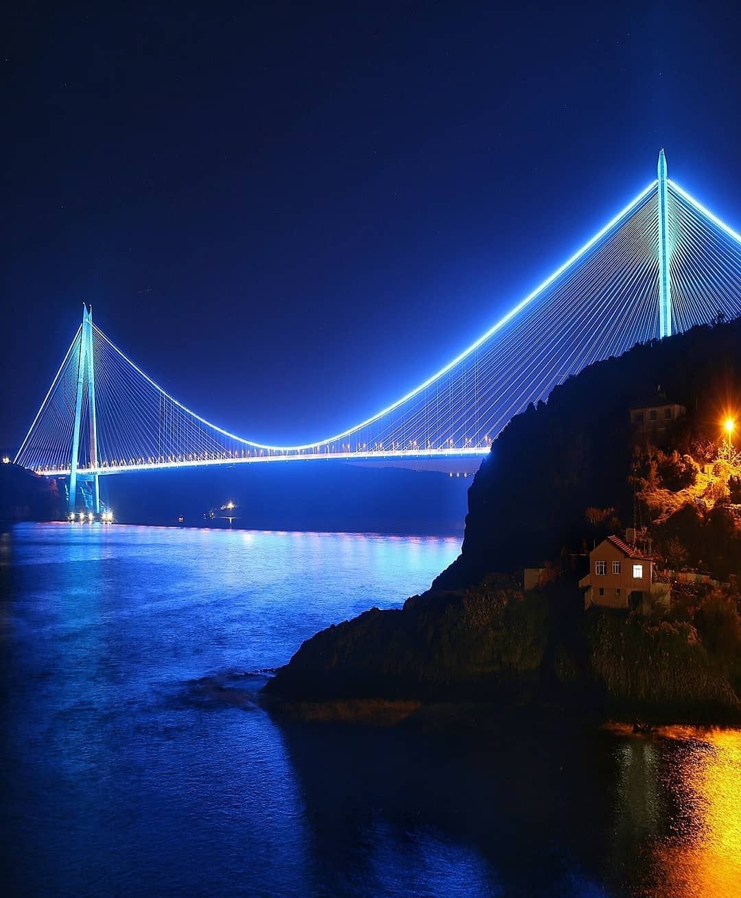 Ночной Босфорский мост в Турции