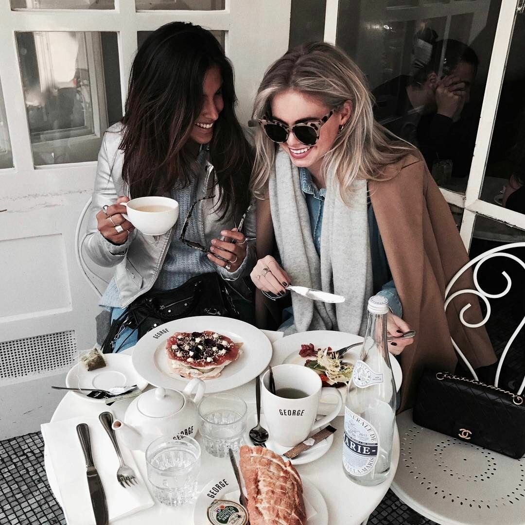 Подруги в ресторане