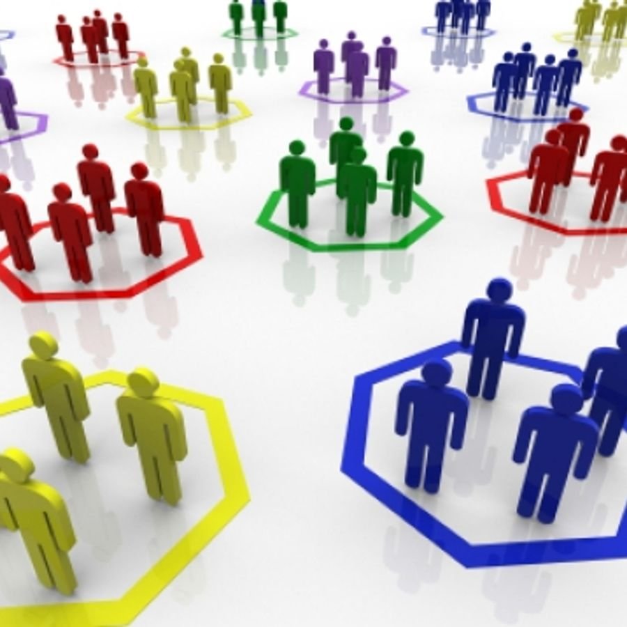 Малая группа людей