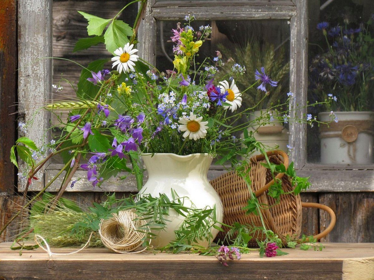 Деревенский натюрморт с цветами