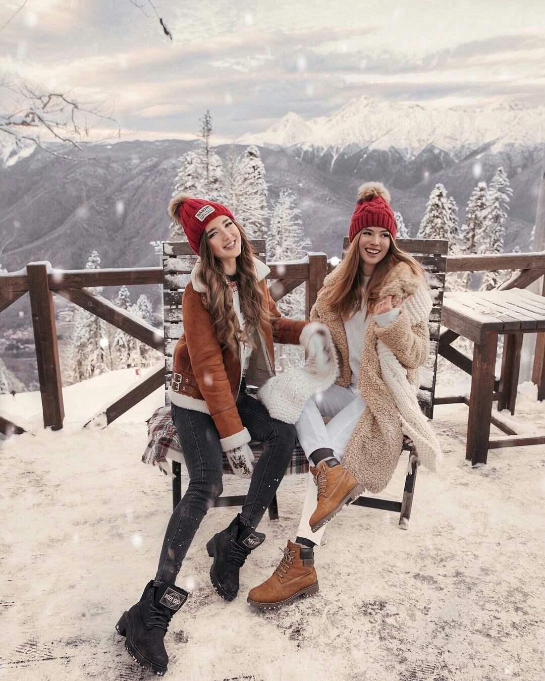 Чашка кофе на снегу