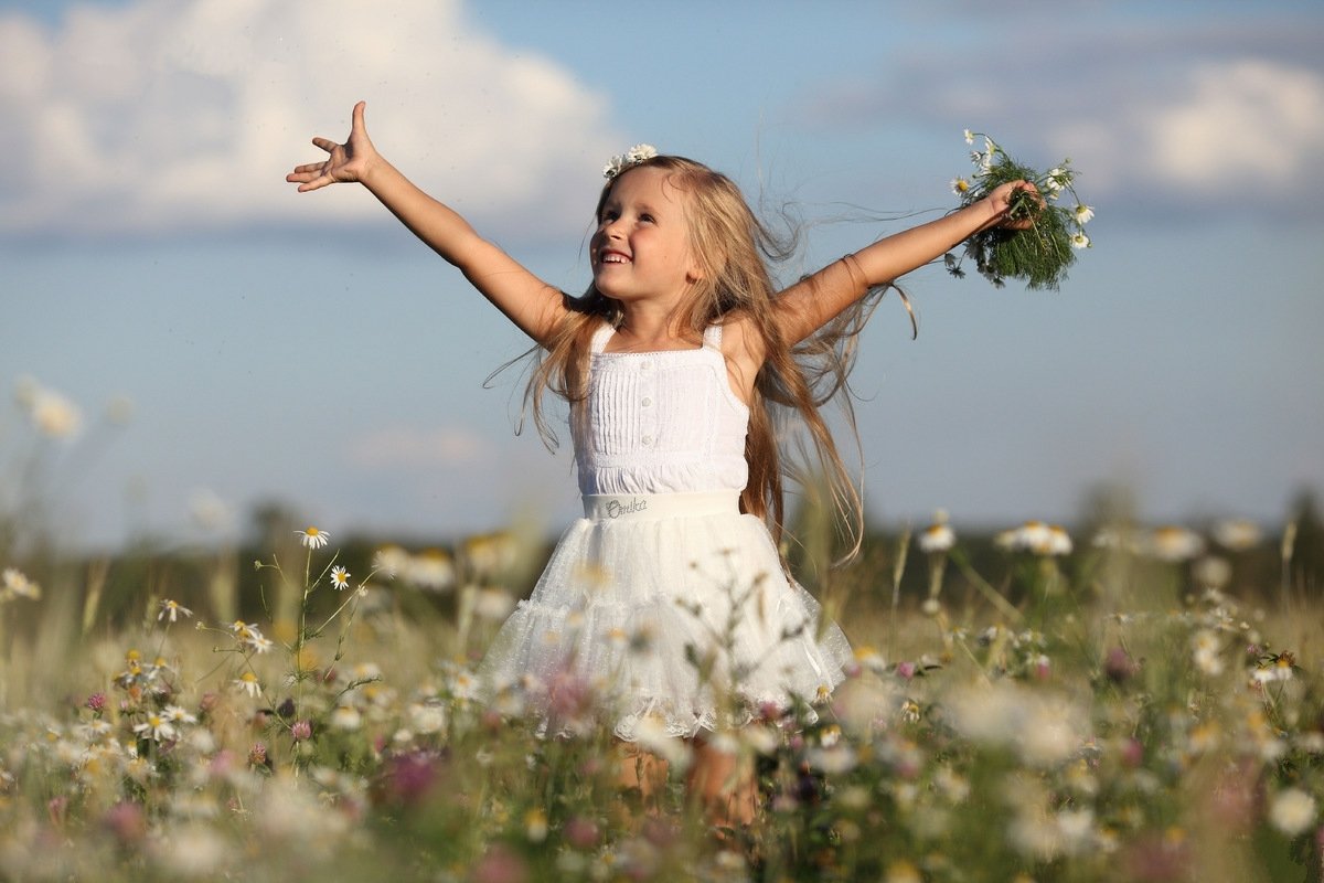 Девочка в поле