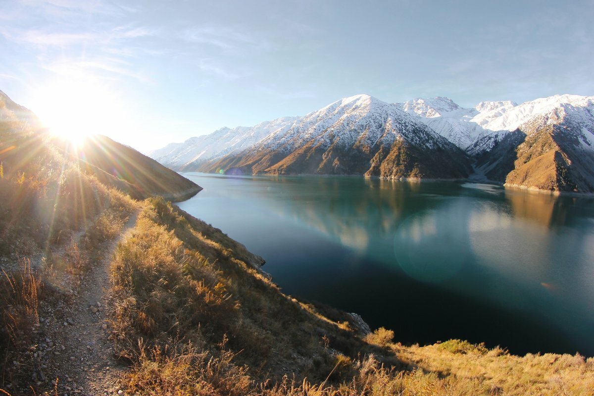 Киргизия Бишкек горы