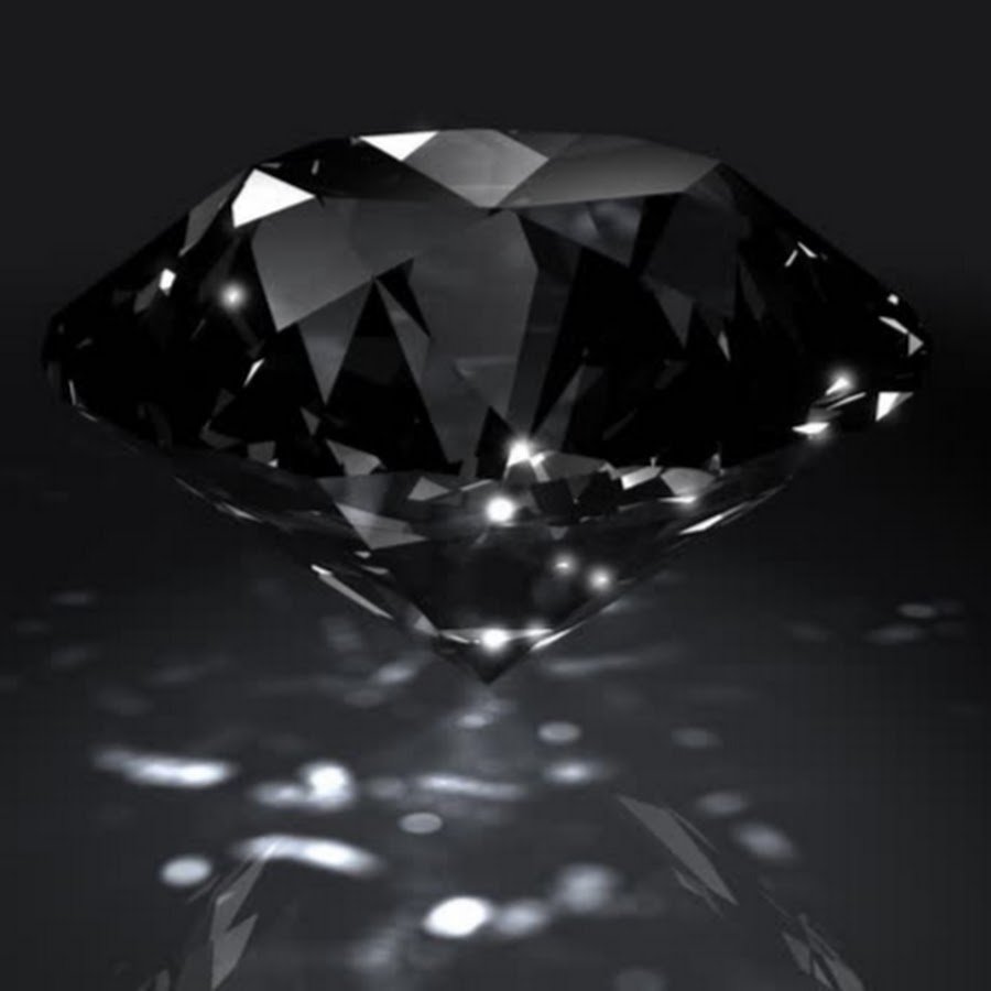 Драгоценности на черном фоне