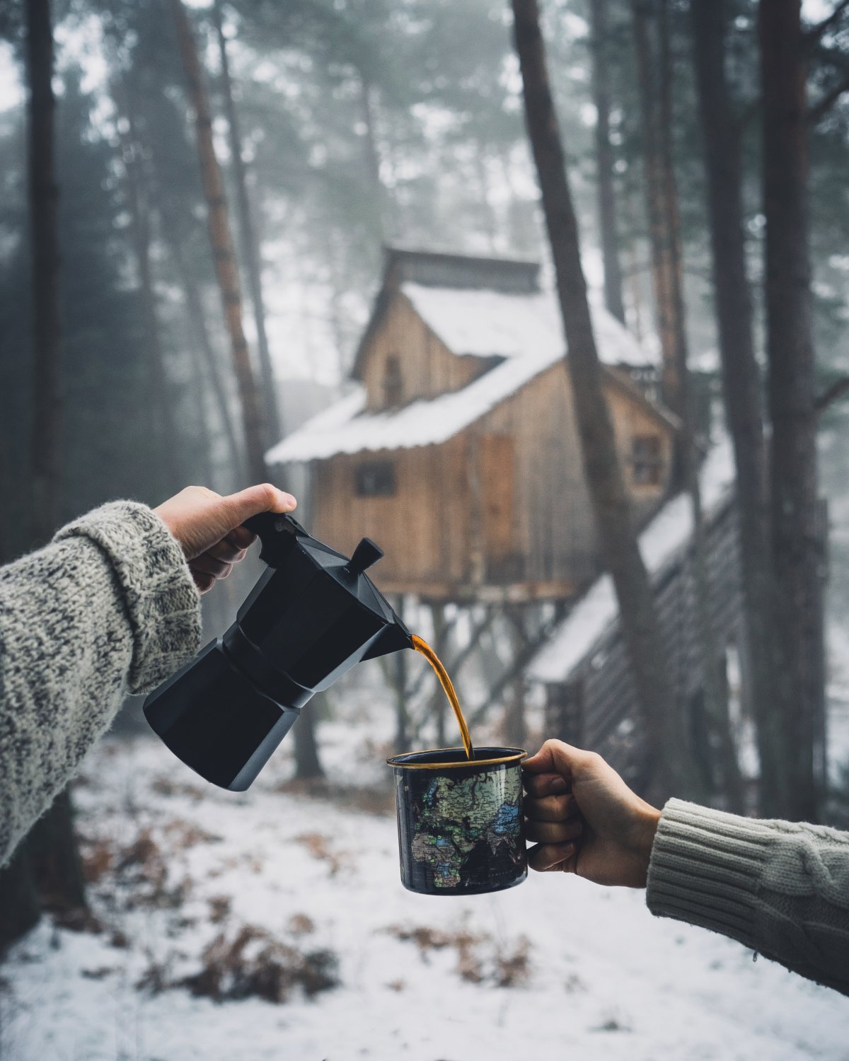 Кофе окно лес зима