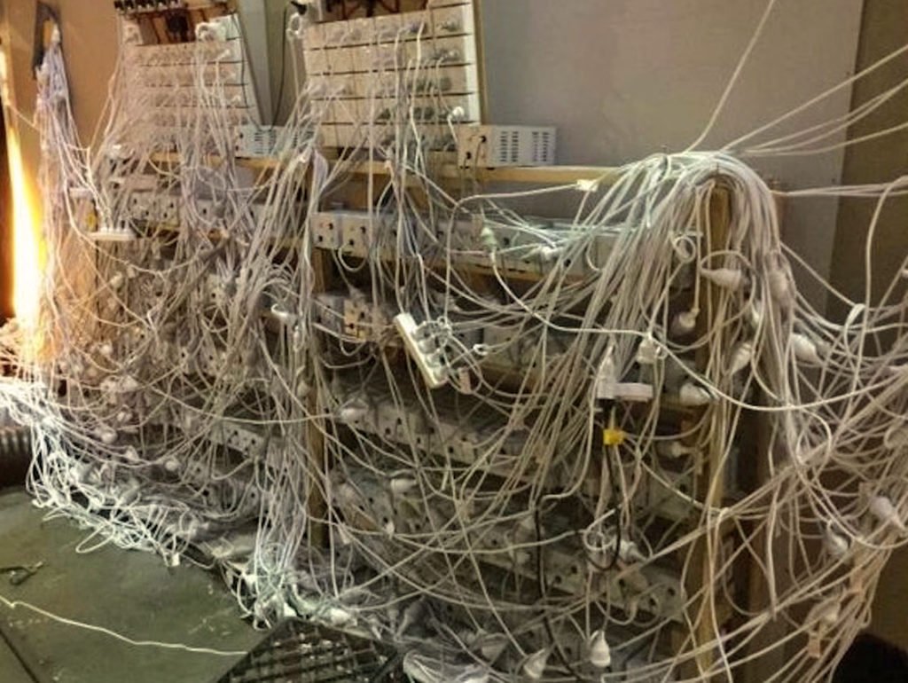 Электрика куча проводов