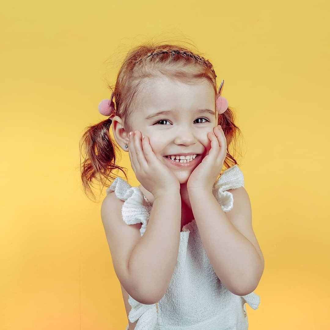 Малыш улыбается интсгарм