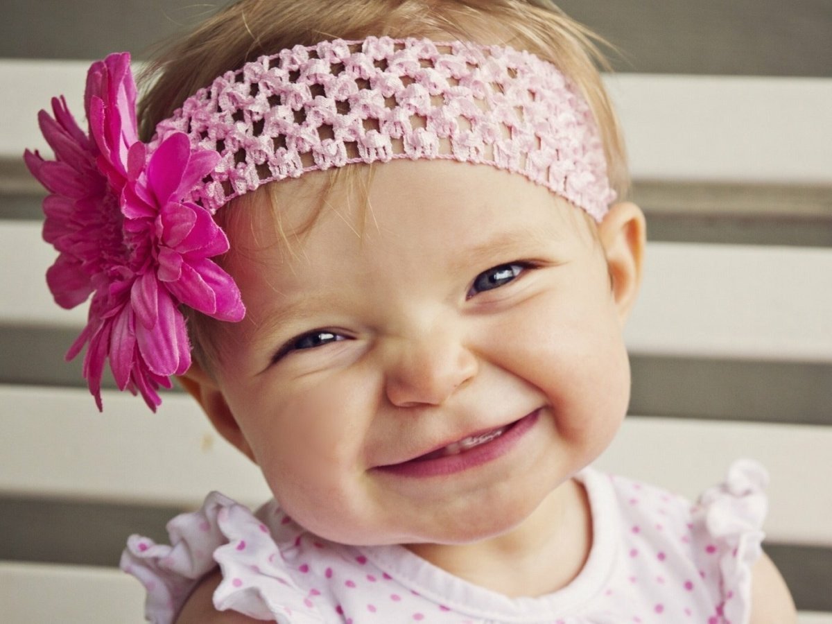 Ребенок улыбается