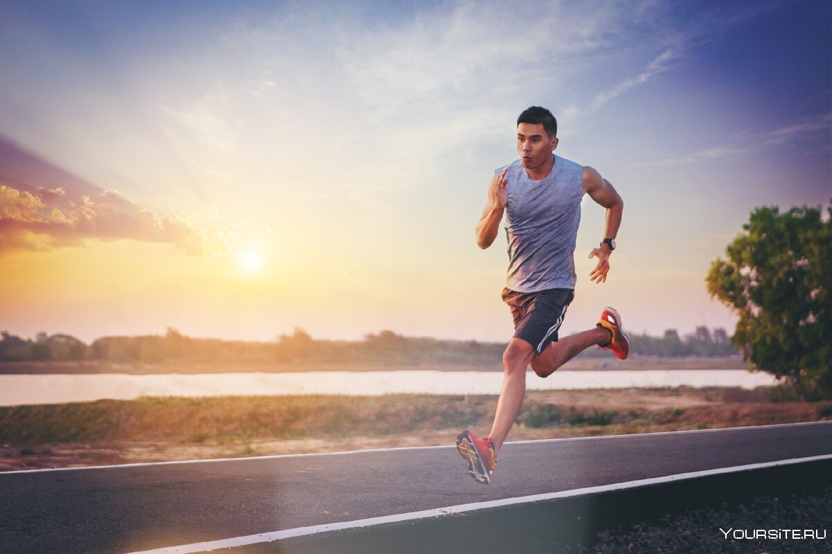 Бегущий человек с боку