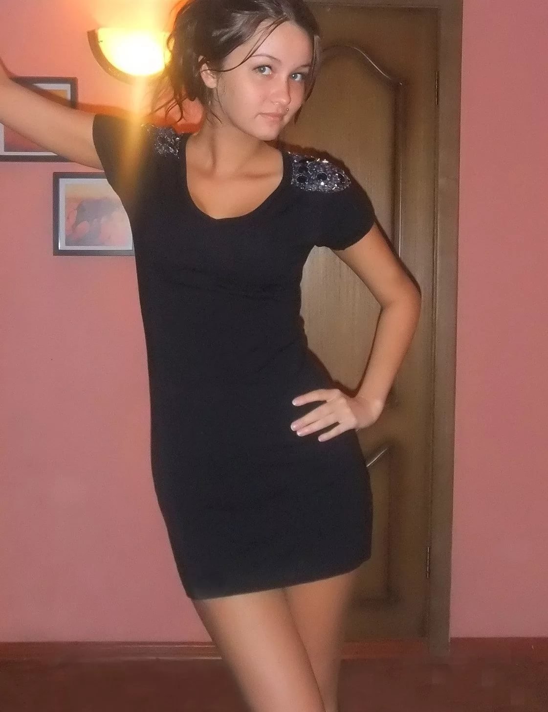 Девушка в домашнем платье