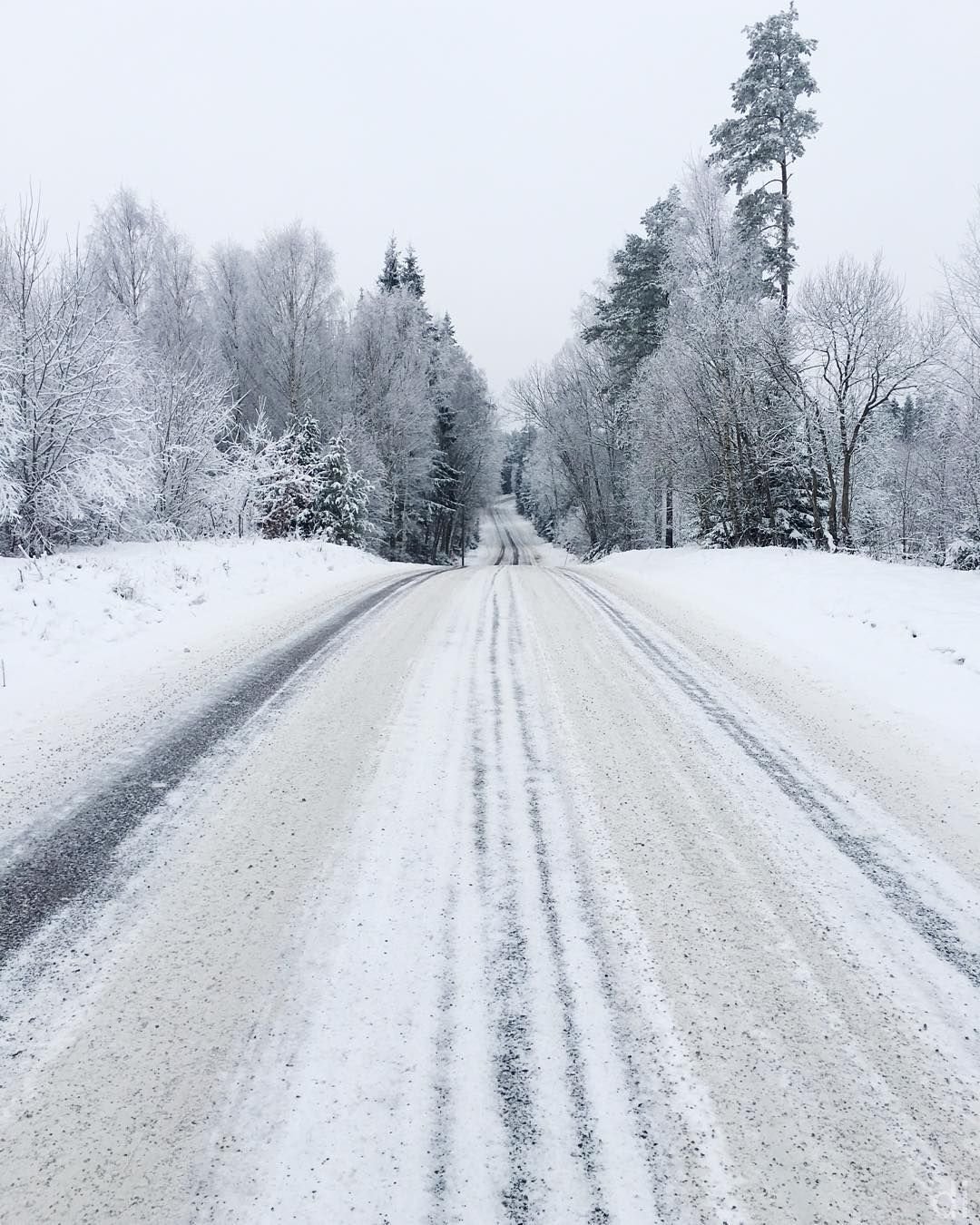 Зимняя дорога сбоку