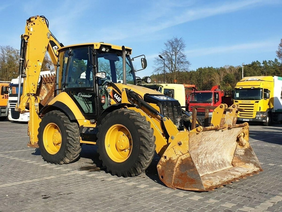 Погрузчик – экскаватор Caterpillar 444f