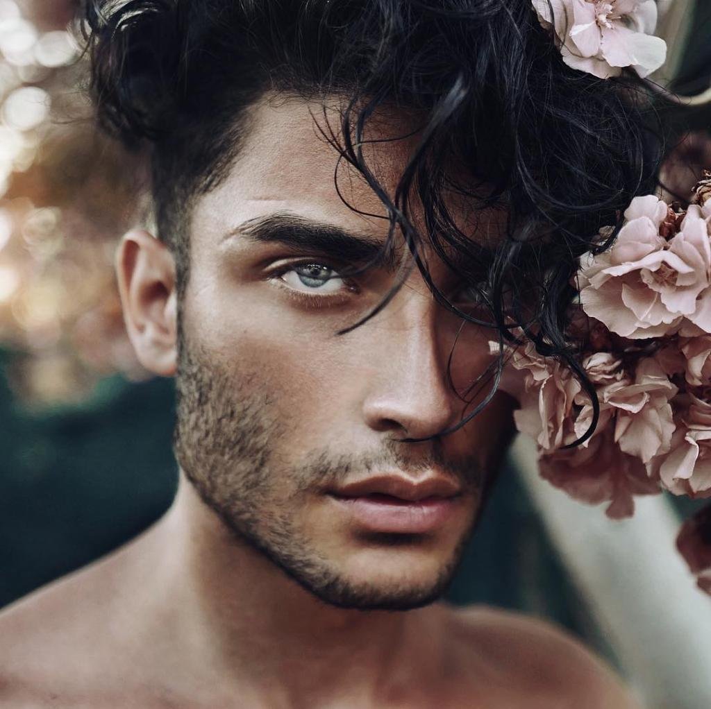 Аарон Брукнер голый