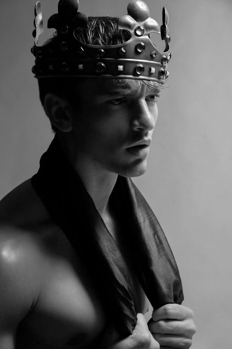 Человек с цветком вместо головы