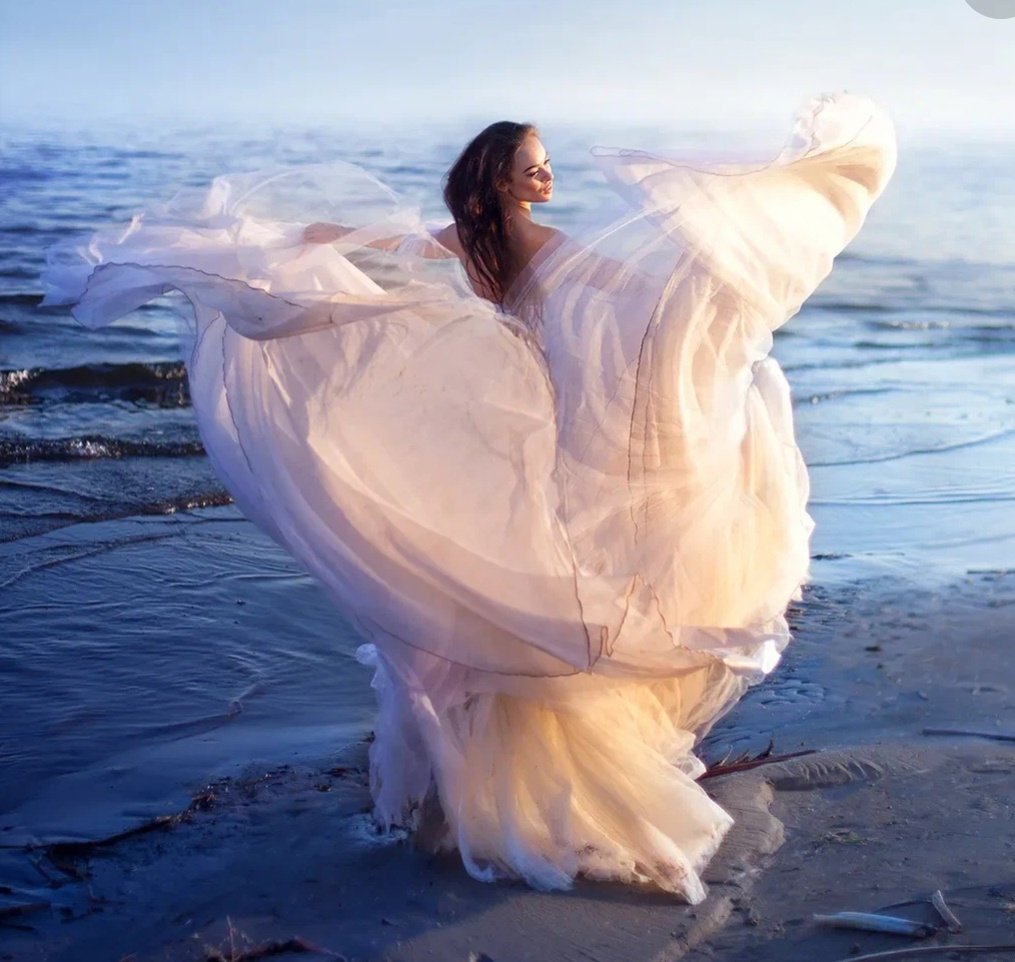 Женщина в белом