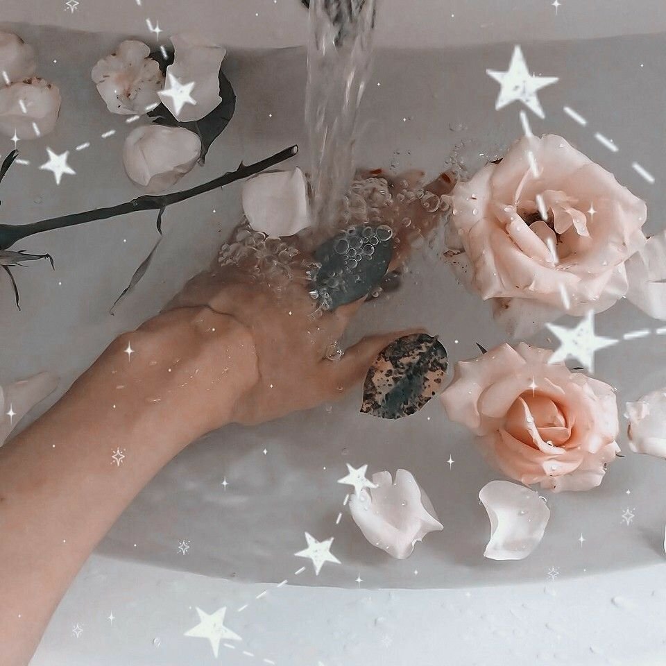 Розы в ванной